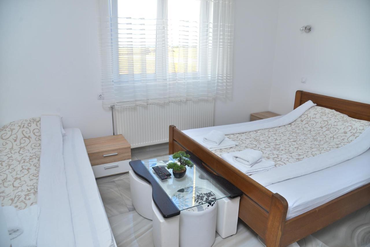 Bed and Breakfast Mesecev Konak Ниш Екстер'єр фото
