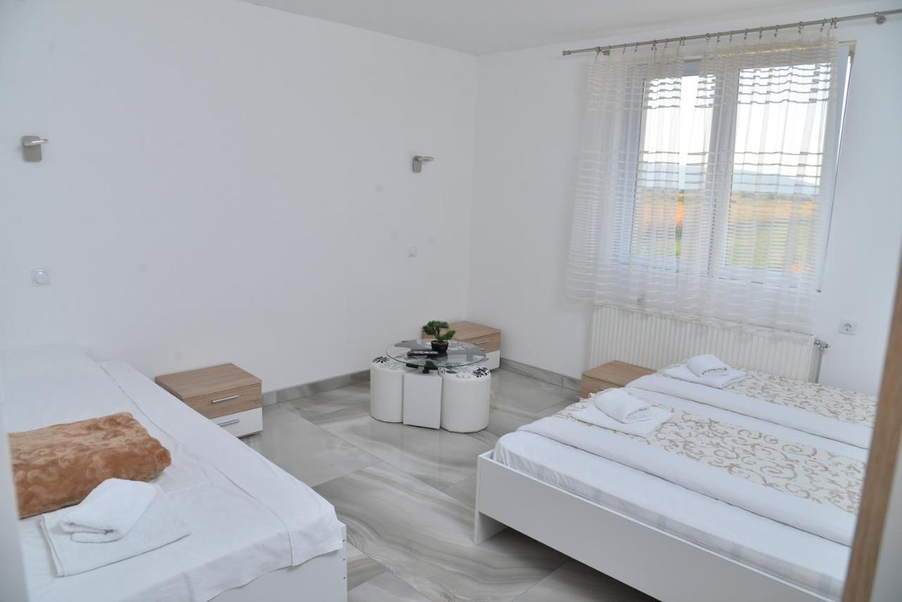 Bed and Breakfast Mesecev Konak Ниш Екстер'єр фото