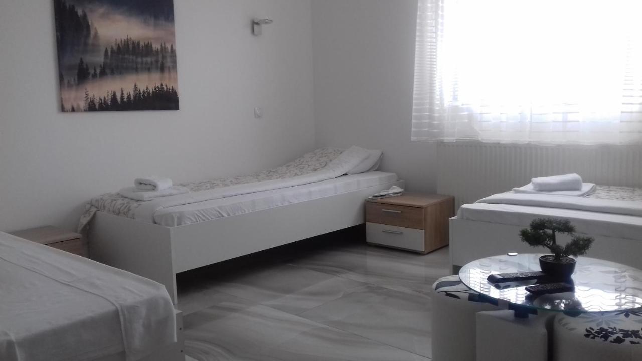 Bed and Breakfast Mesecev Konak Ниш Екстер'єр фото